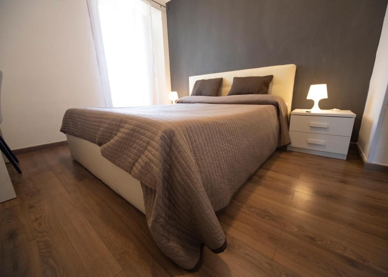 Rooms In Shared Apartment - City Center Catania Eksteriør billede